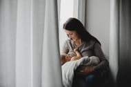 Experiment with different breastfeeding tips. (image via freepic.diller)